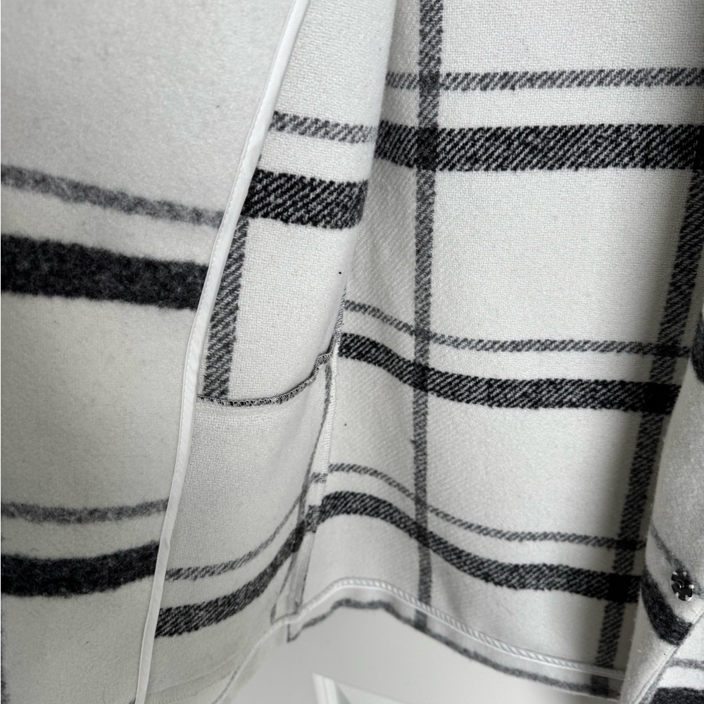 G. F. Collection Coat - Picture 6 of 11